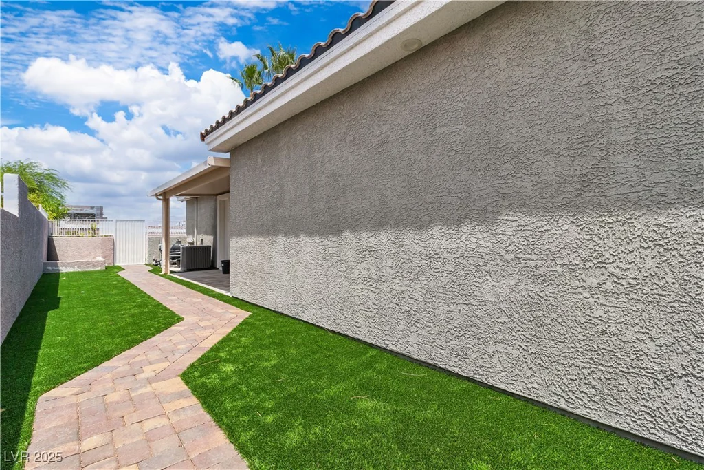 7738 Willow Cove, Las Vegas, NV 89129
