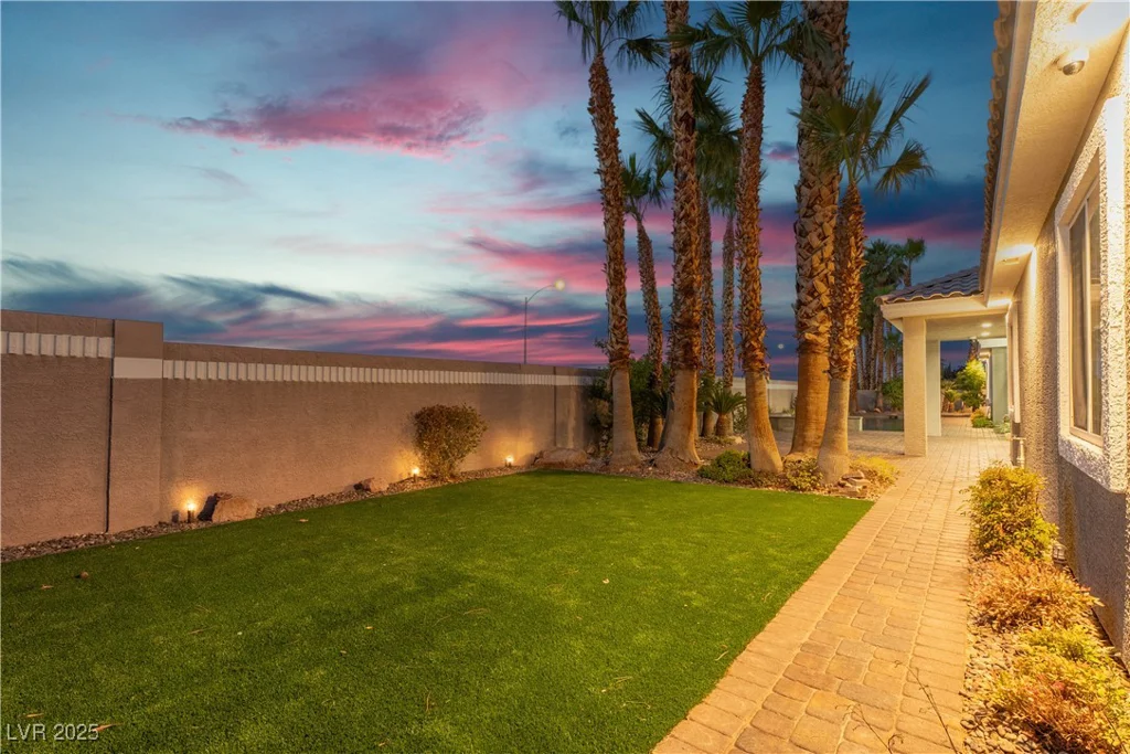 7738 Willow Cove, Las Vegas, NV 89129