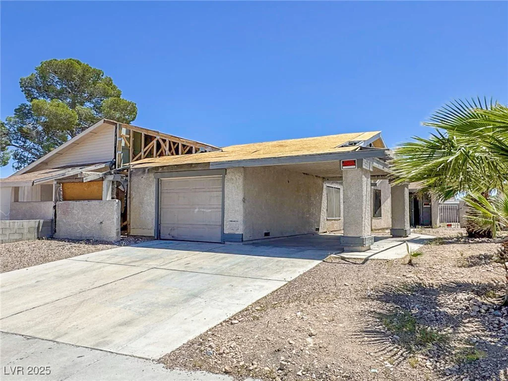 6723 Oak Valley, Las Vegas, NV 89103