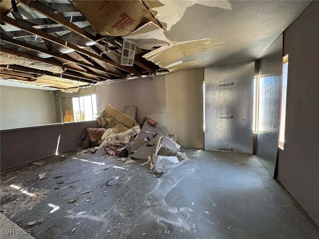6723 Oak Valley, Las Vegas, NV 89103