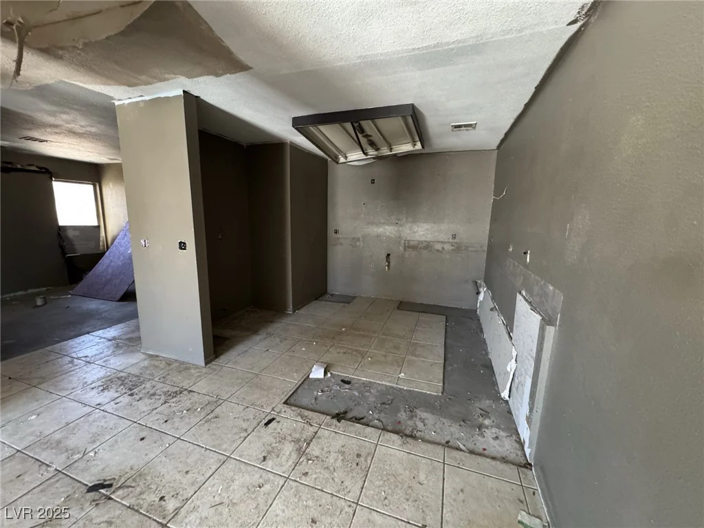 6723 Oak Valley, Las Vegas, NV 89103