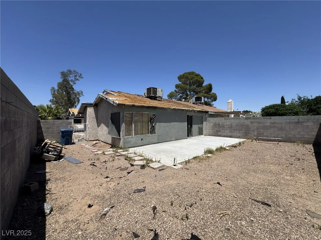 6723 Oak Valley, Las Vegas, NV 89103