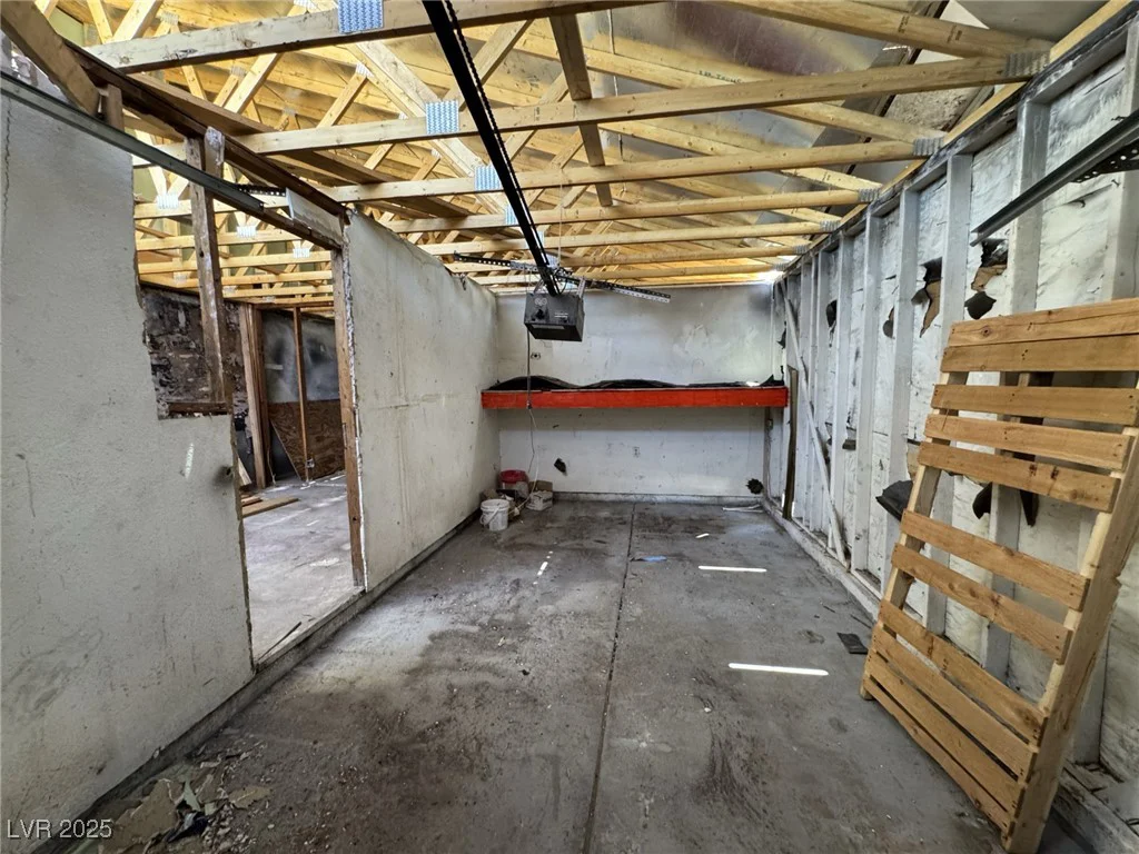 6723 Oak Valley, Las Vegas, NV 89103