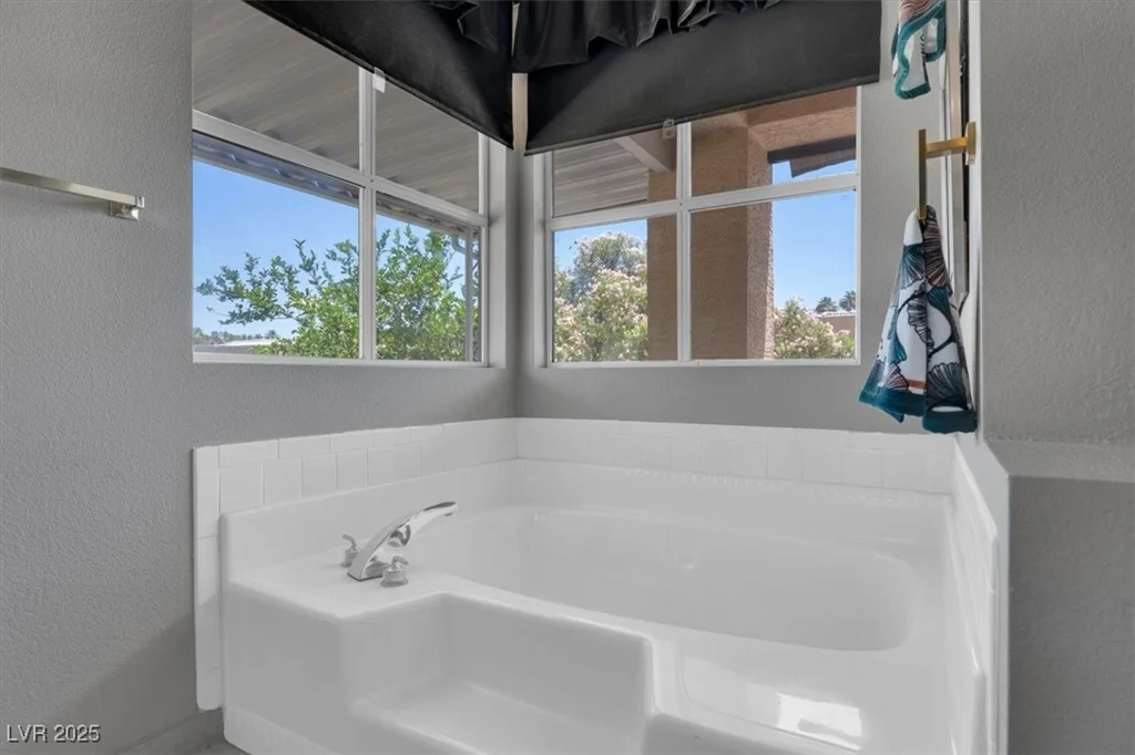 471 Fallwood, Las Vegas, NV 89107