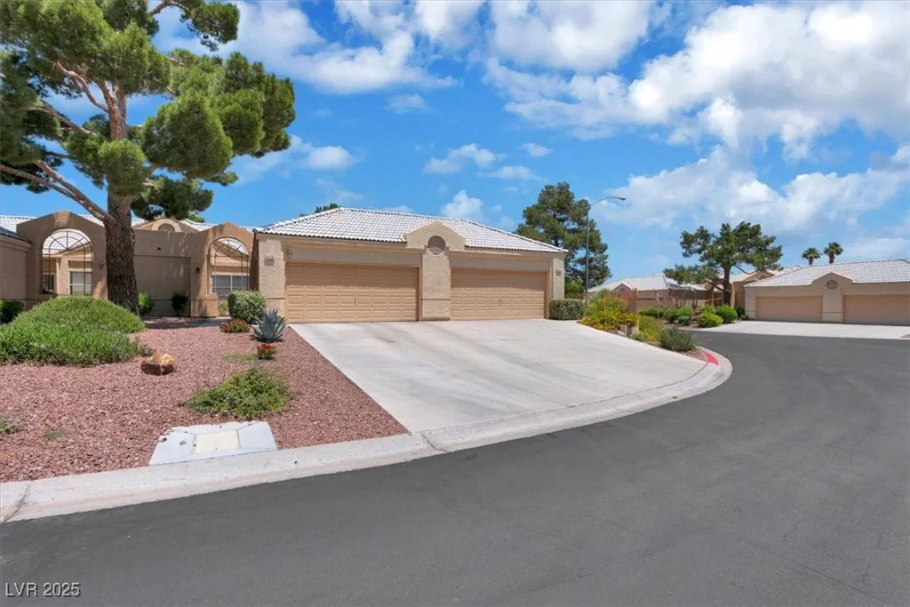 471 Fallwood, Las Vegas, NV 89107
