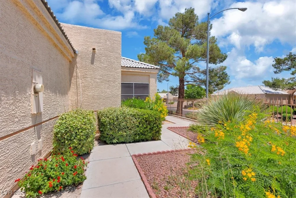471 Fallwood, Las Vegas, NV 89107