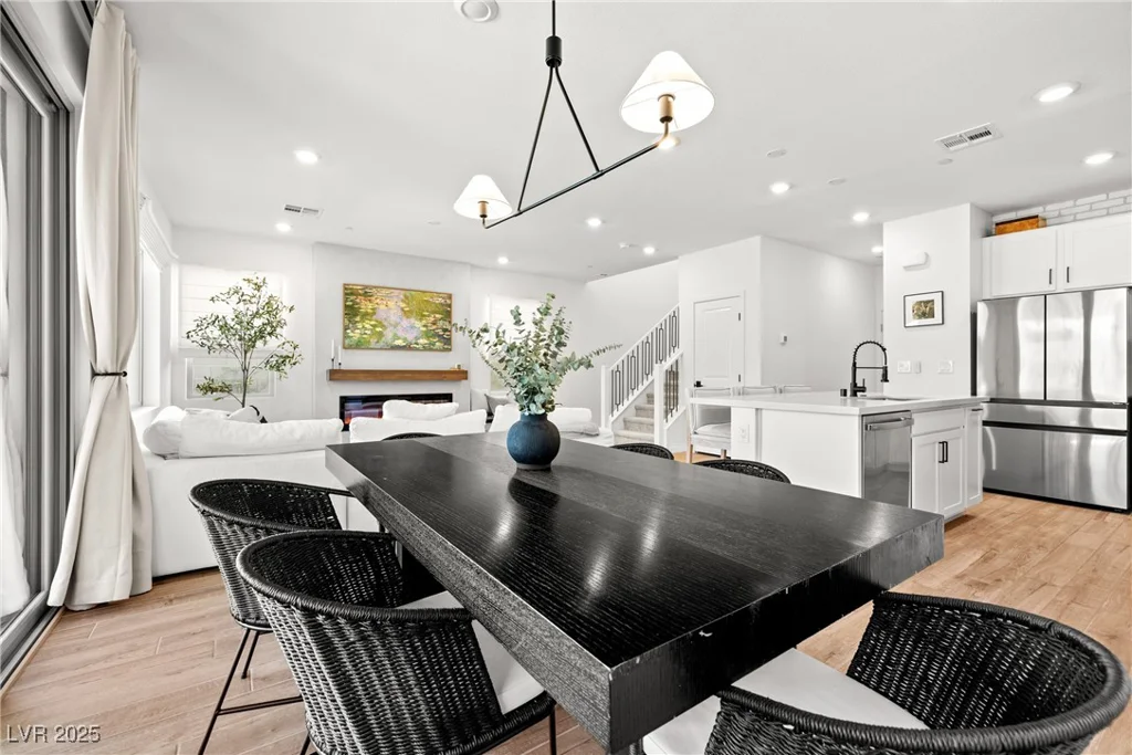 11652 Desert Hollow, Las Vegas, NV 89138