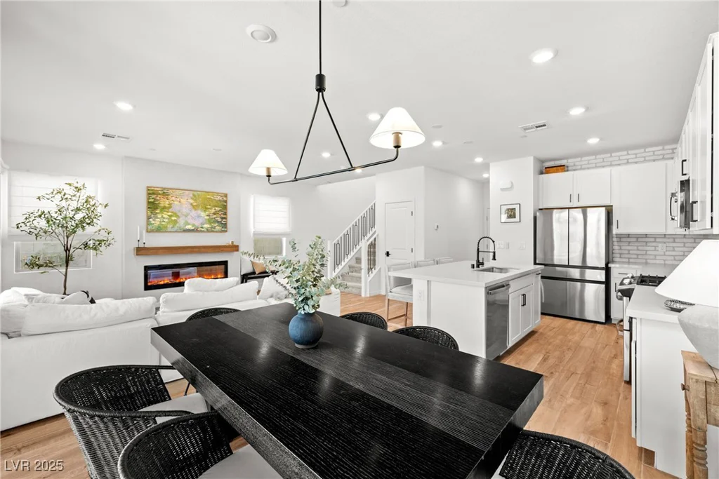 11652 Desert Hollow, Las Vegas, NV 89138