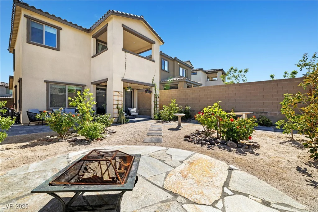 11652 Desert Hollow, Las Vegas, NV 89138