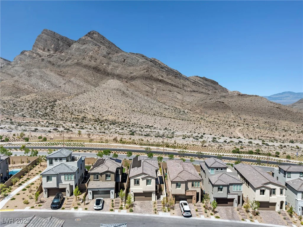 11652 Desert Hollow, Las Vegas, NV 89138