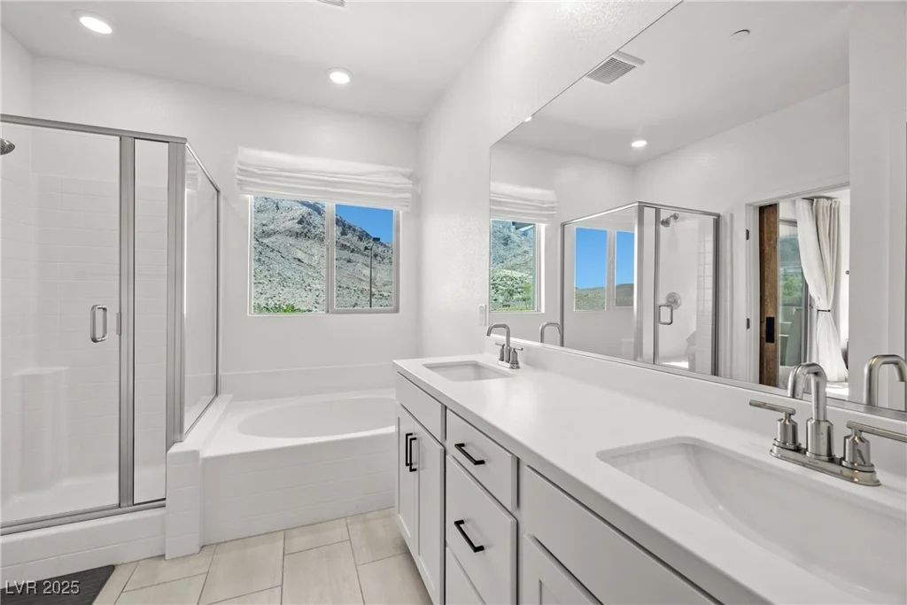 11652 Desert Hollow, Las Vegas, NV 89138