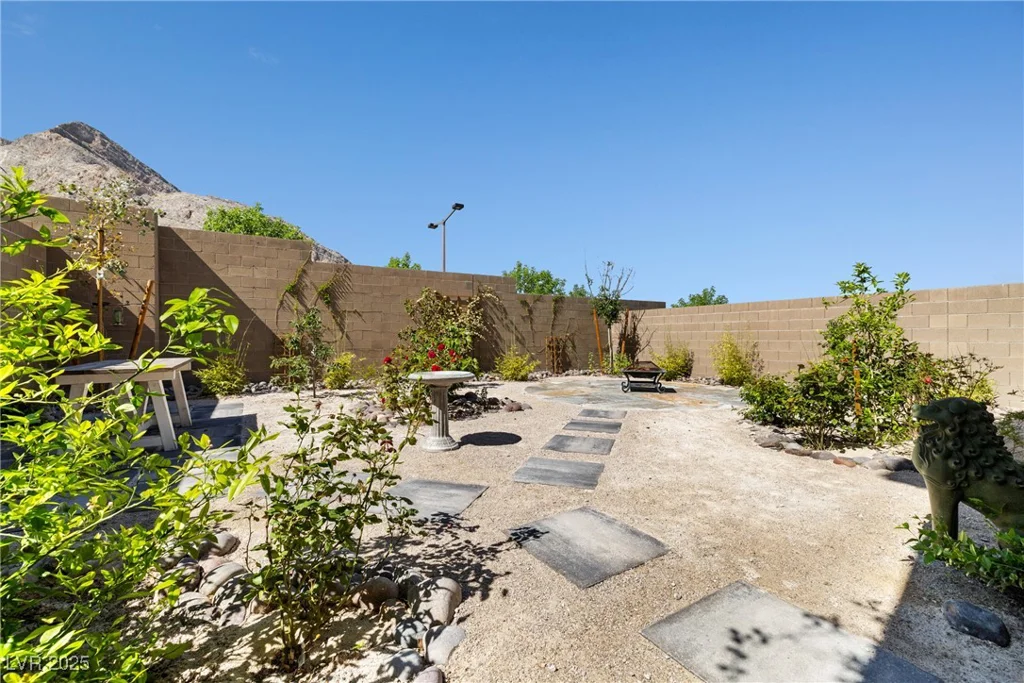 11652 Desert Hollow, Las Vegas, NV 89138
