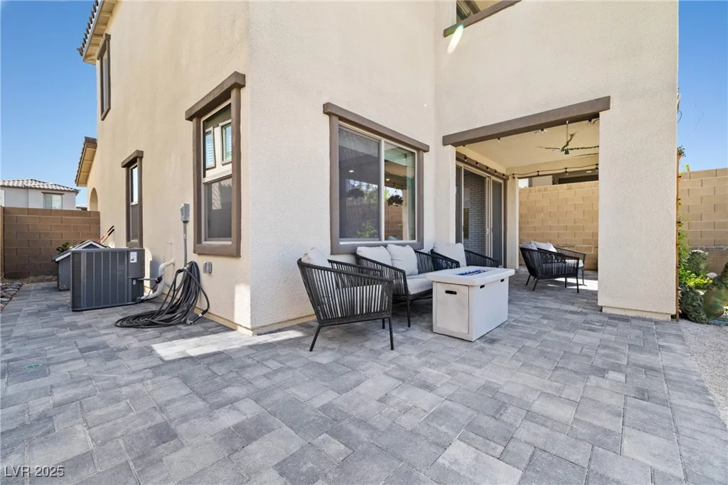 11652 Desert Hollow, Las Vegas, NV 89138