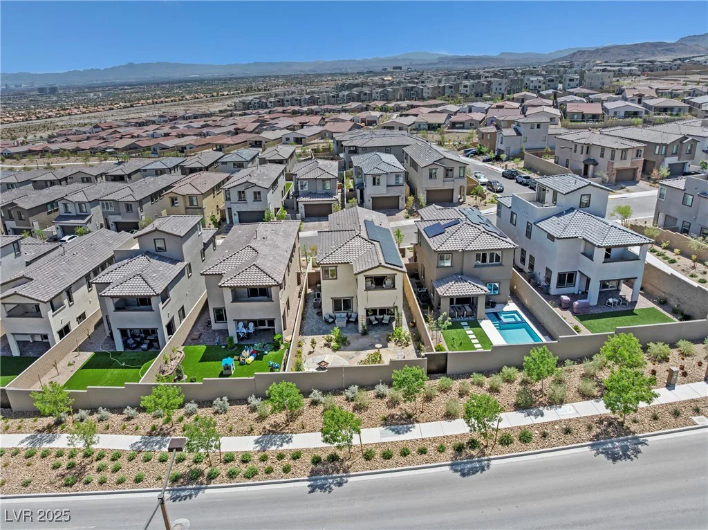 11652 Desert Hollow, Las Vegas, NV 89138