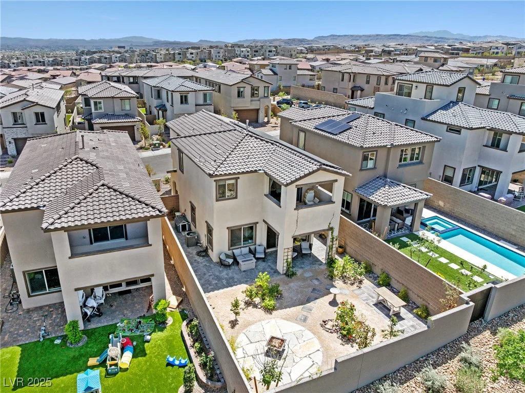 11652 Desert Hollow, Las Vegas, NV 89138