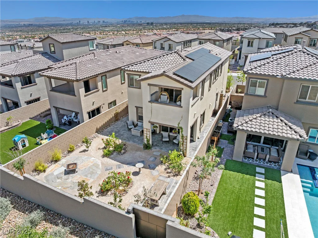 11652 Desert Hollow, Las Vegas, NV 89138