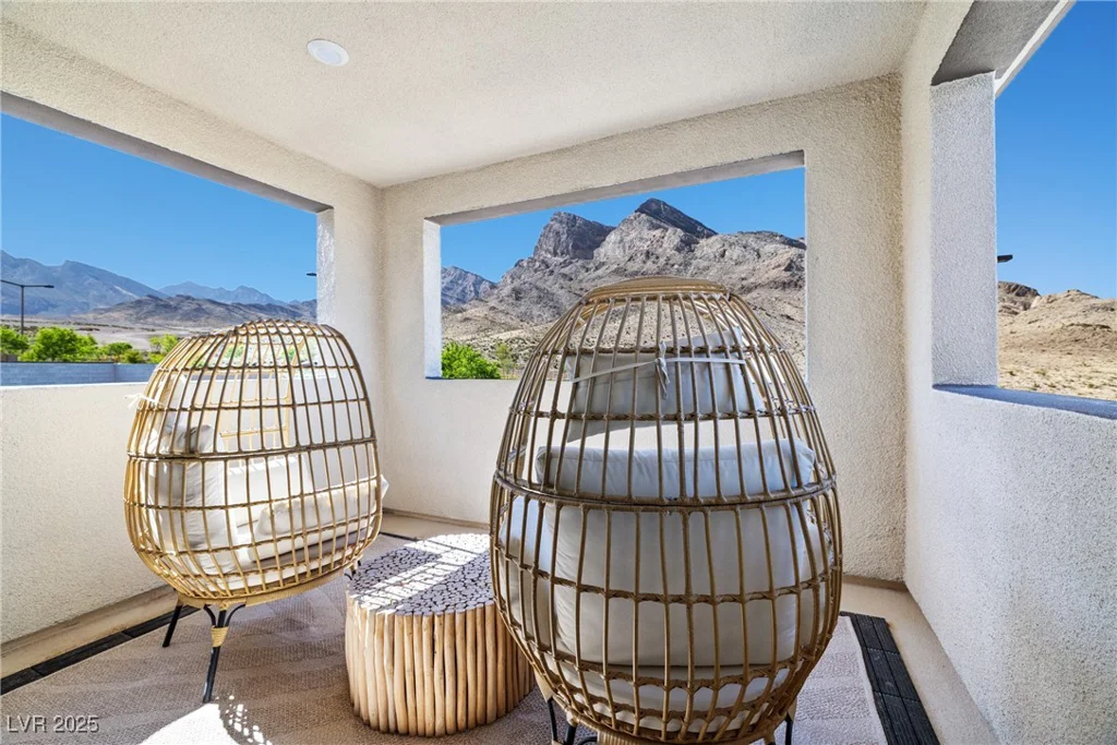 11652 Desert Hollow, Las Vegas, NV 89138