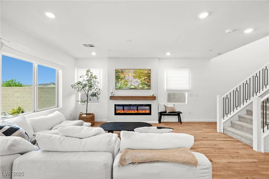 11652 Desert Hollow, Las Vegas, NV 89138