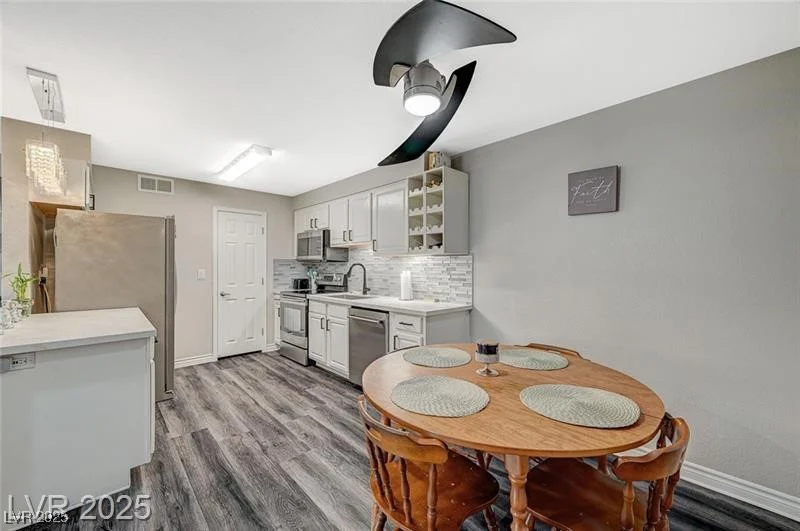 2451 Rainbow, Las Vegas, NV 89108