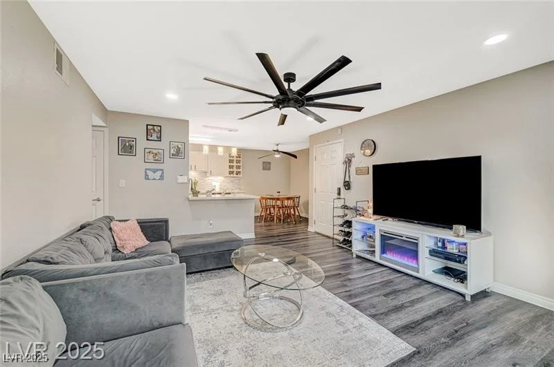 2451 Rainbow, Las Vegas, NV 89108