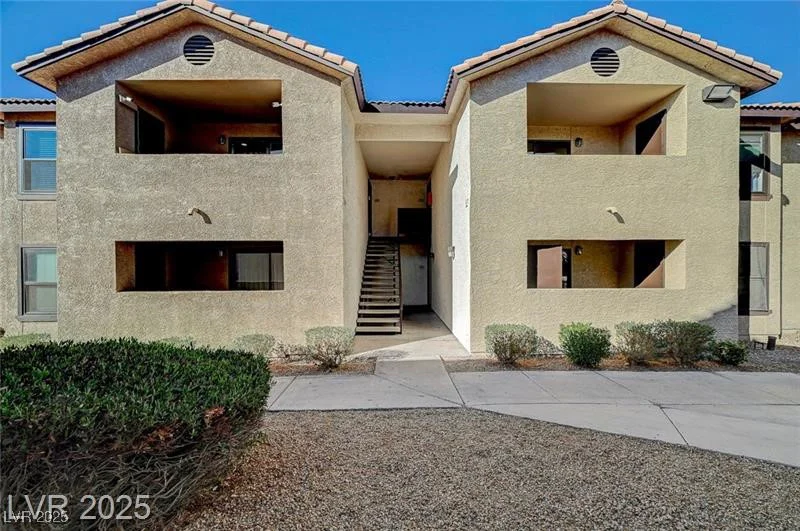 2451 Rainbow, Las Vegas, NV 89108