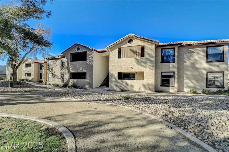 2451 Rainbow, Las Vegas, NV 89108