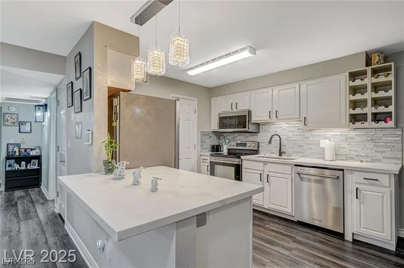 2451 Rainbow, Las Vegas, NV 89108