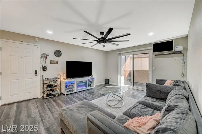 2451 Rainbow, Las Vegas, NV 89108