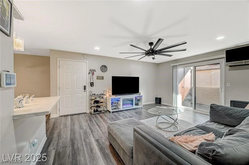 2451 Rainbow, Las Vegas, NV 89108