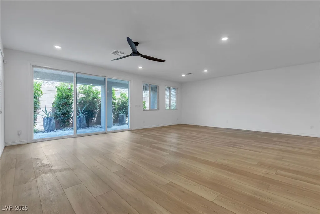 9570 Thistle Creek, Las Vegas, NV 89178