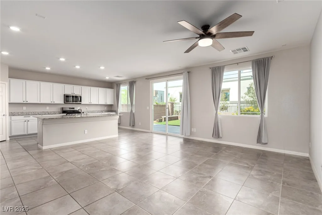 7733 Rosebark Cliffs, North Las Vegas, NV 89084