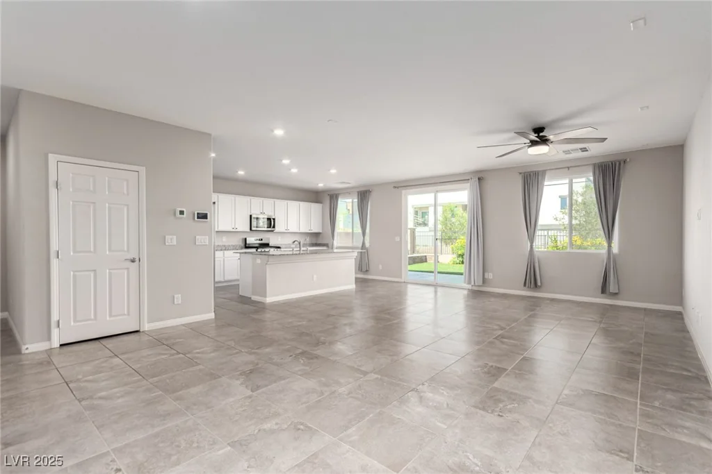 7733 Rosebark Cliffs, North Las Vegas, NV 89084