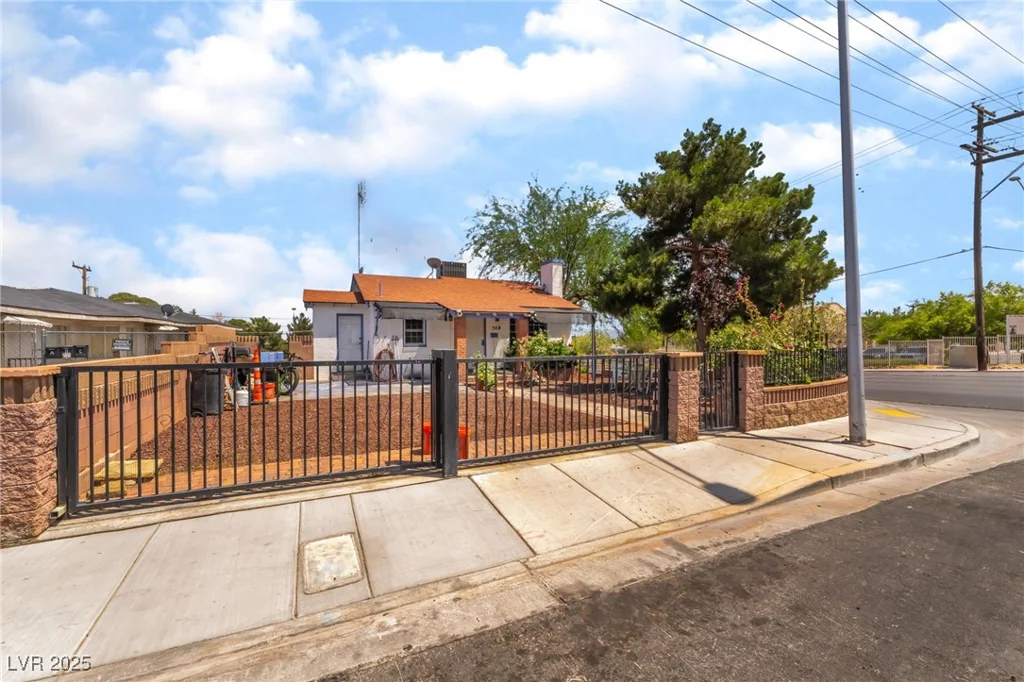 300 14th, Las Vegas, NV 89101