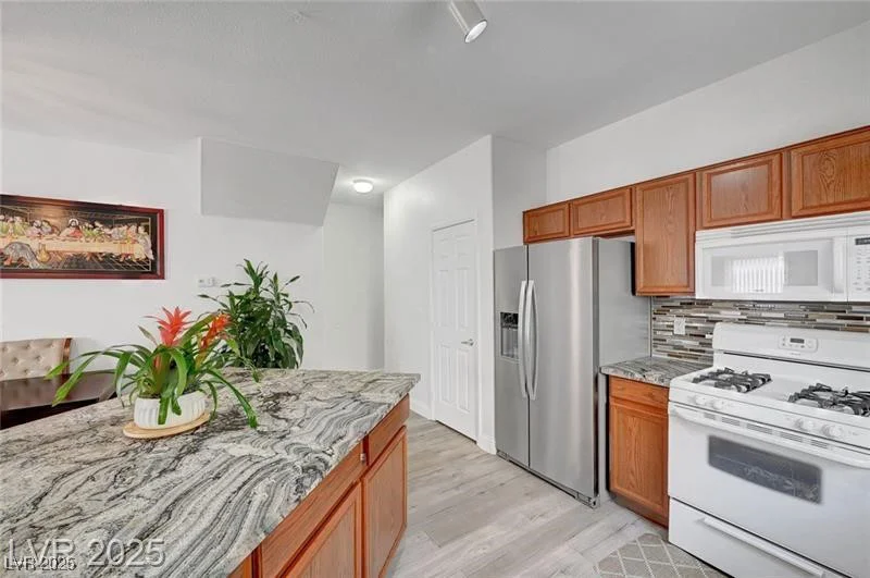 6320 Desert Leaf, North Las Vegas, NV 89081