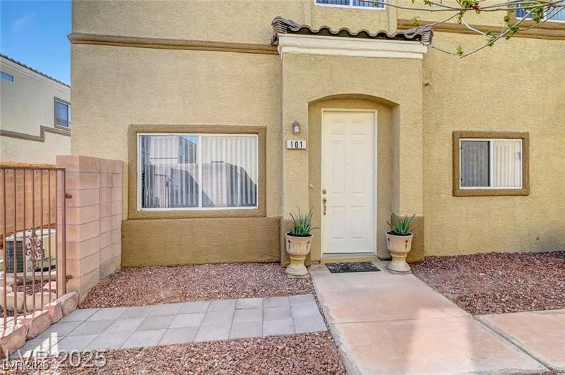 6320 Desert Leaf, North Las Vegas, NV 89081