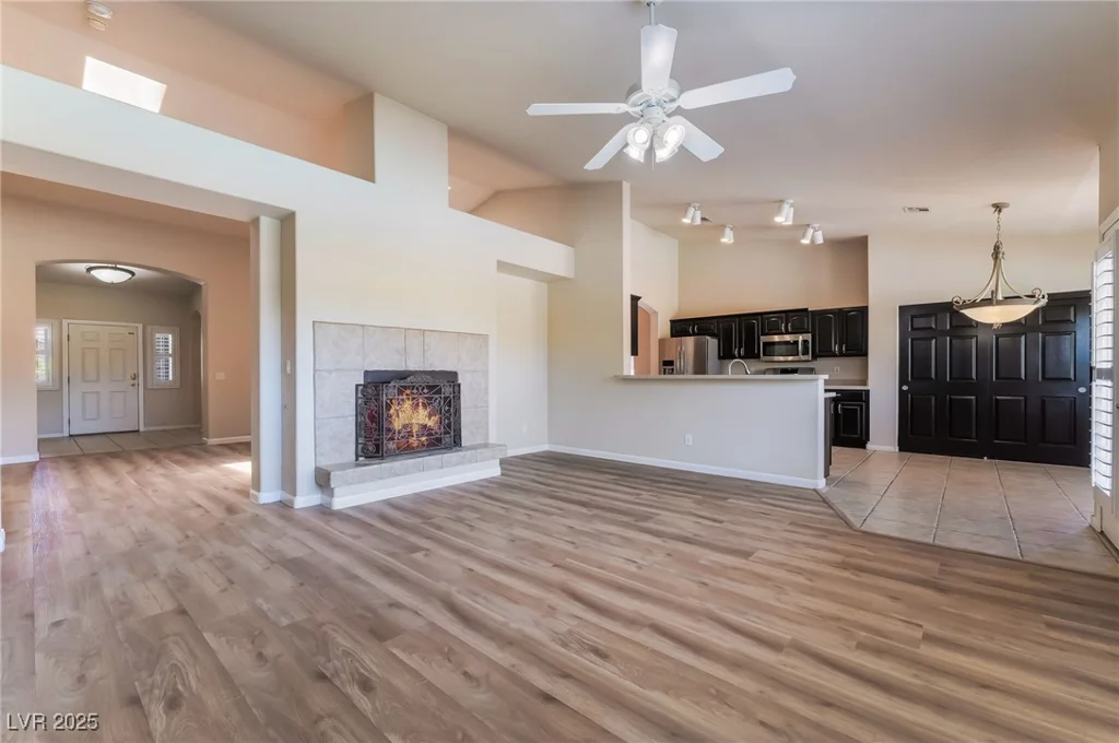 5586 Golden Leaf, Las Vegas, NV 89122
