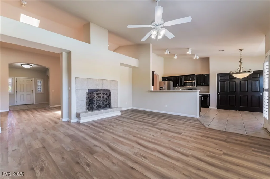 5586 Golden Leaf, Las Vegas, NV 89122