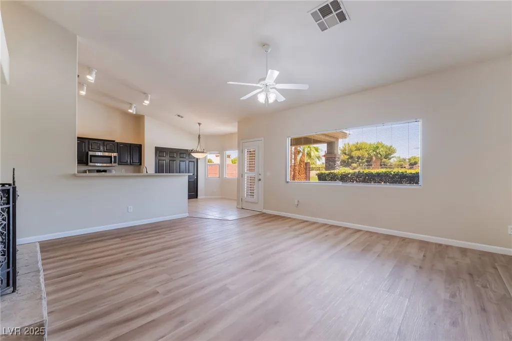 5586 Golden Leaf, Las Vegas, NV 89122