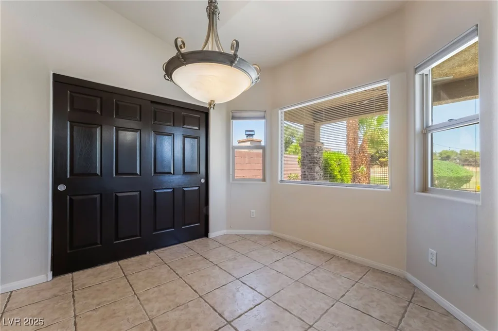 5586 Golden Leaf, Las Vegas, NV 89122