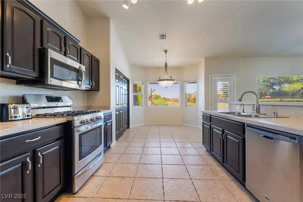 5586 Golden Leaf, Las Vegas, NV 89122