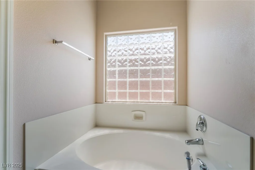 5586 Golden Leaf, Las Vegas, NV 89122
