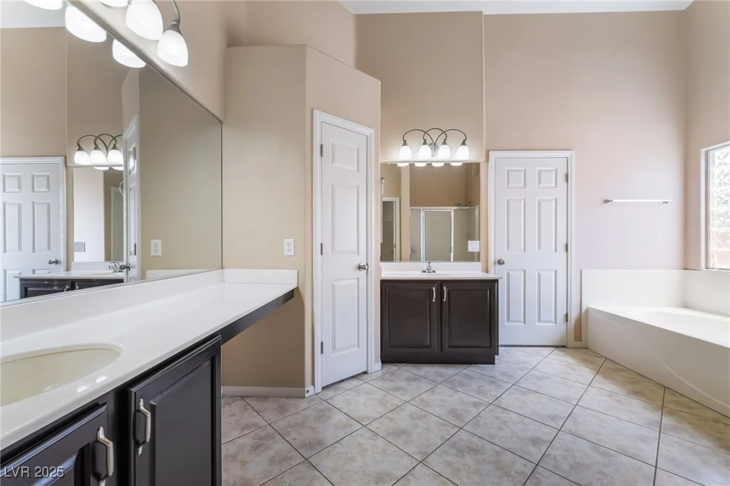 5586 Golden Leaf, Las Vegas, NV 89122