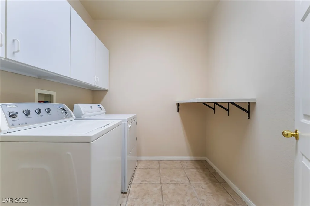 5586 Golden Leaf, Las Vegas, NV 89122