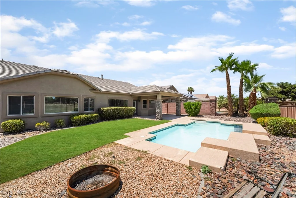 5586 Golden Leaf, Las Vegas, NV 89122