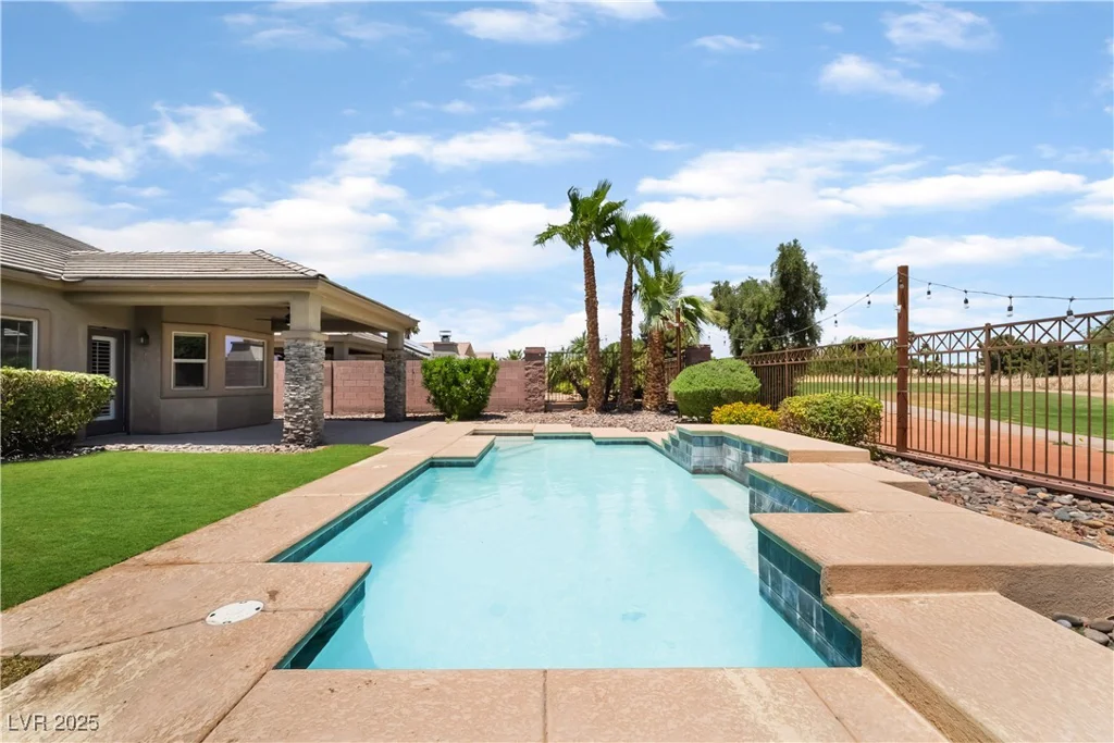 5586 Golden Leaf, Las Vegas, NV 89122
