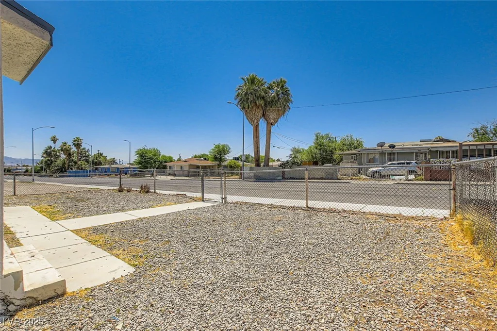 1811 Stewart, Las Vegas, NV 89101