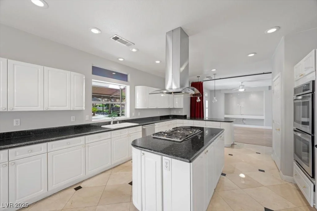 8970 Lansberry, Las Vegas, NV 89147