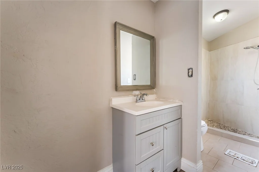 2301 Maverick, Las Vegas, NV 89108