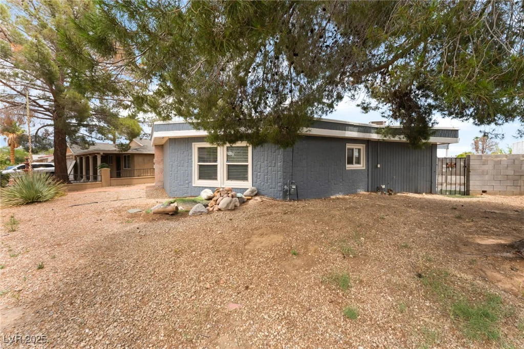 2301 Maverick, Las Vegas, NV 89108