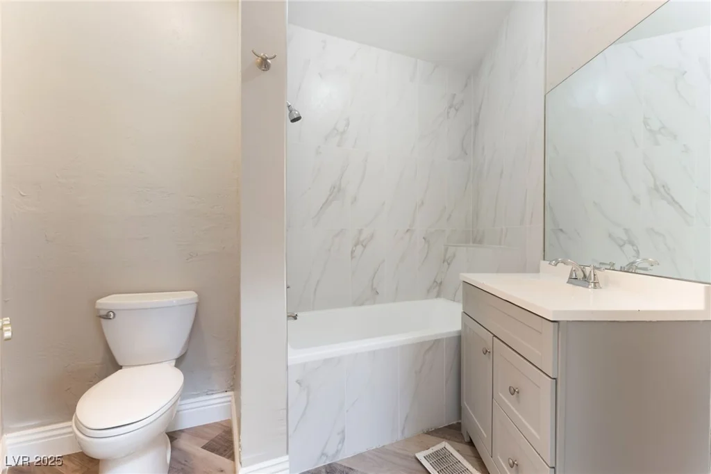 2301 Maverick, Las Vegas, NV 89108